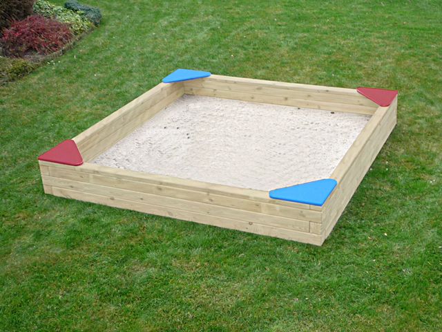 Piaskownica z siedziskami narożnymi na publiczne place zabaw